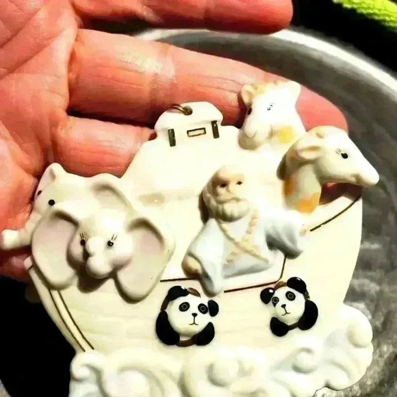 LENOX Noa's Ark ORNAMENT - Picture 9 of 10